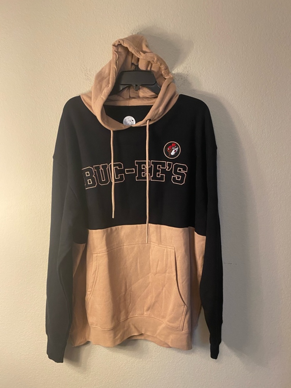 Buc-ee's Black and Tan Colorblock Hooded Pullover